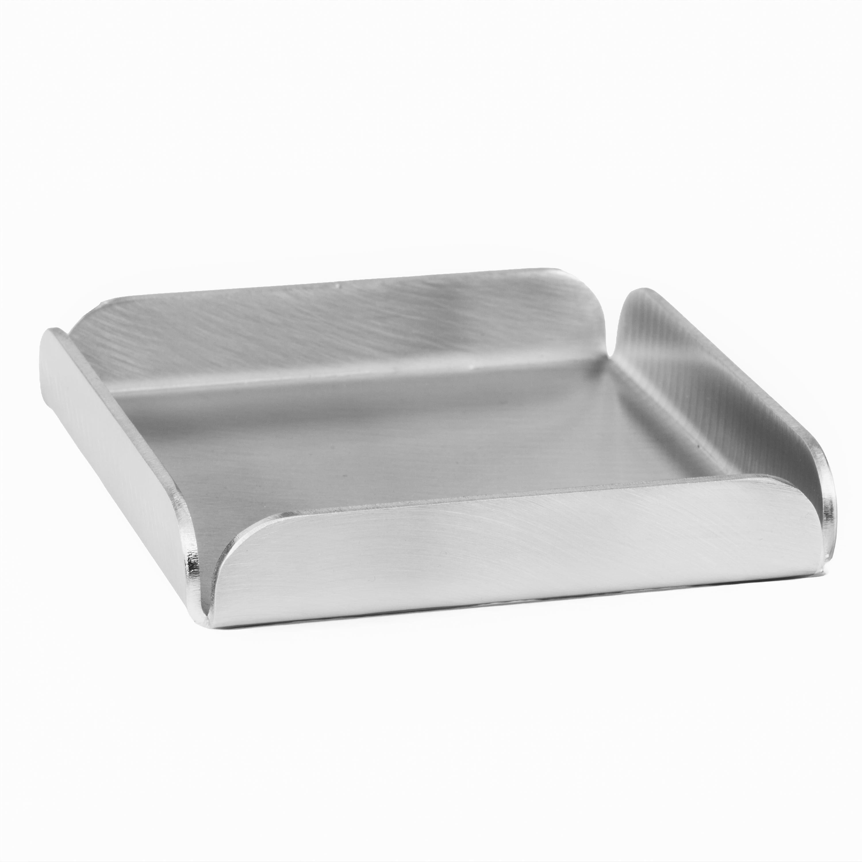 Lille, håndlavet bakke i børstet rustfrit stål til køkkenvasken. Enkelt og solidt dansk design med en flot finish.