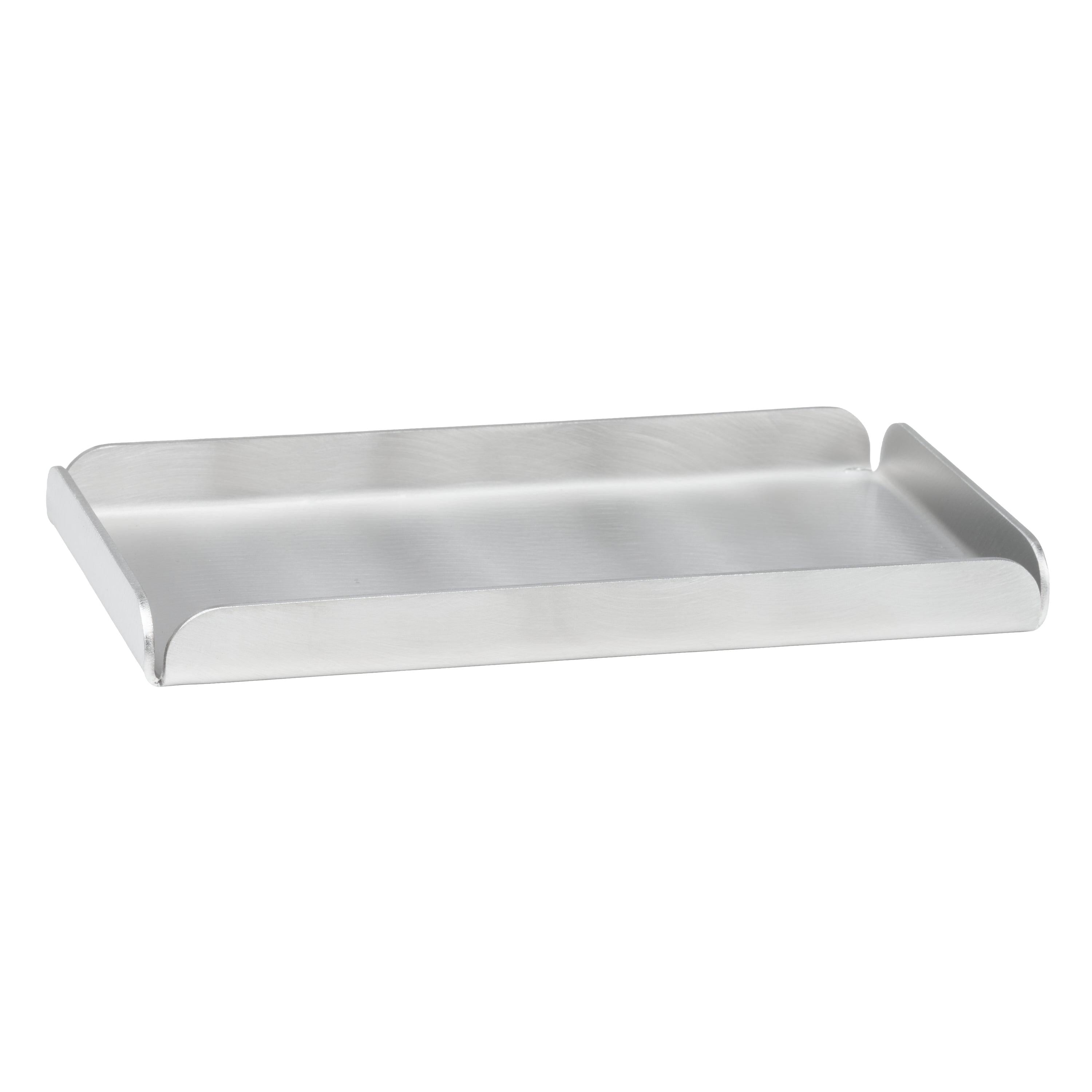 Håndlavet bakke i børstet rustfrit stål til køkkenvasken. Enkel, solid og danskproduceret base med flot finish.
