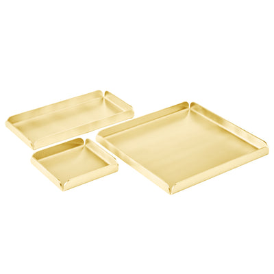 Tre håndlavede bakker i ubehandlet messing med en elegant, gylden finish, designet og fremstillet lokalt på Djursland.