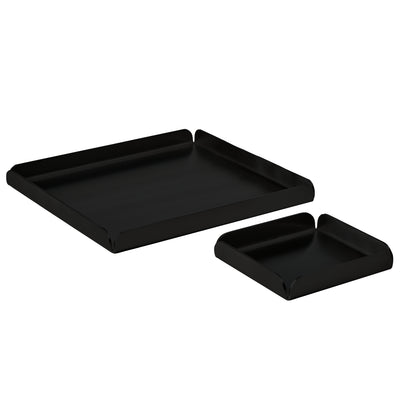 Sæt med to håndlavede bakker i mat sort pulverlakeret stål, designet til organisering ved vasken.