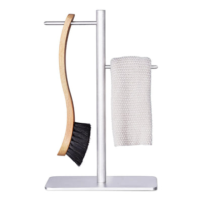Håndlavet BørsteBuddy i rustfrit stål til opvaskebørste og karklud. Stilrent dansk design med en solid og lækker finish.