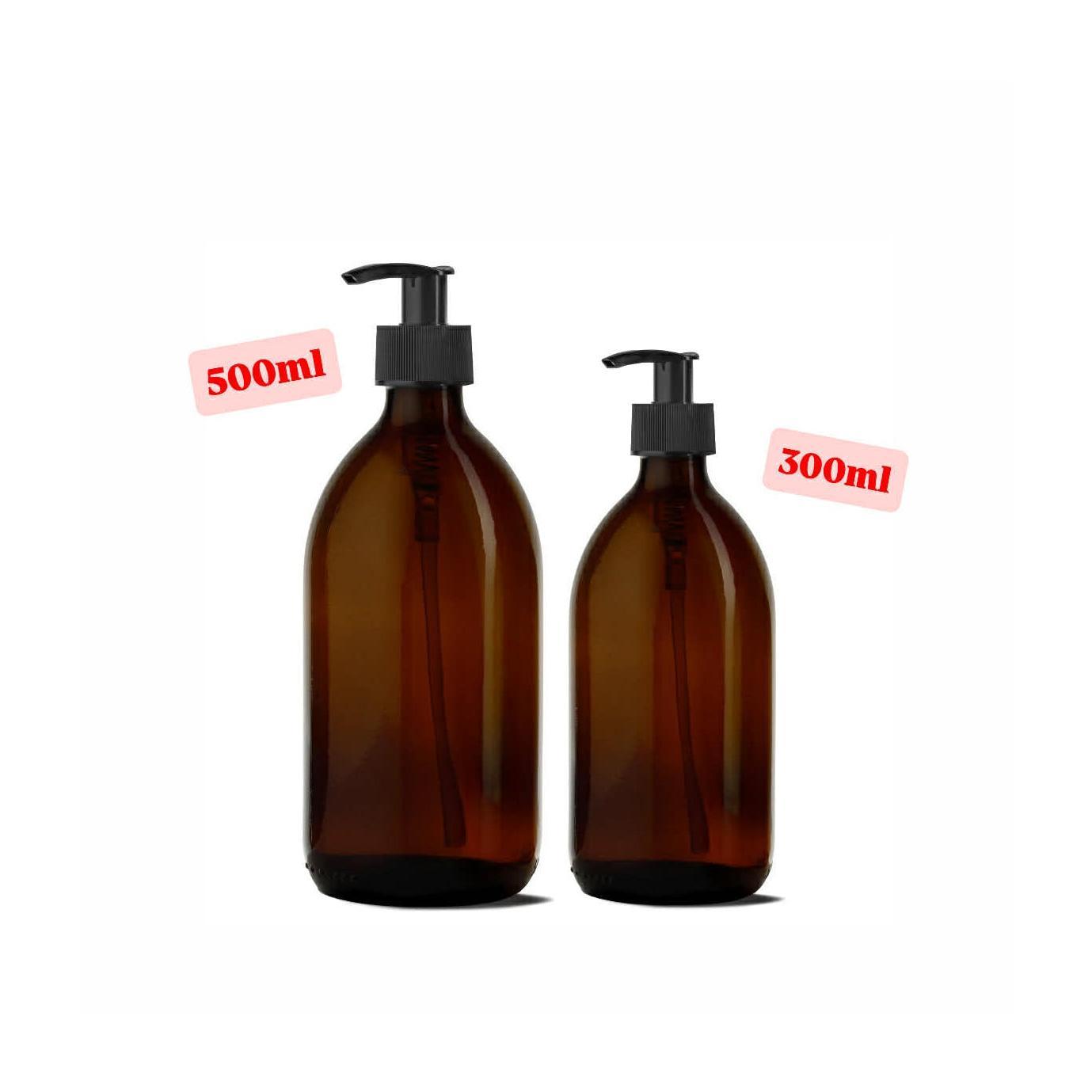 Genopfyldelig sæbedispenser i brunt glas med sort pumpe. Håndlavet kvalitet fra Djursland i 300ml og 500ml størrelser.